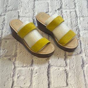 Crown & Ivy Yellow Platform Sandal Wooden Wedge 7.5